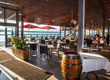 australia/cairns/restaurant/dundees-on-the-waterfront