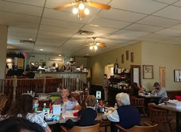 canada/niagara-falls/restaurant/queen-s-coach-family-restaurant