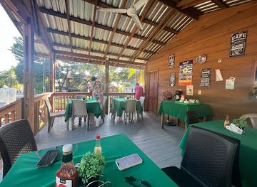 honduras/roatan/restaurant/loretta-s-island-cooking