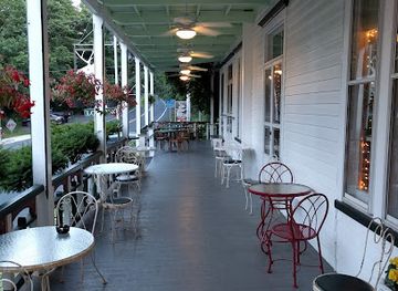 new-jersey/delaware-water-gap-national-recreation-area/restaurant/deer-head-inn