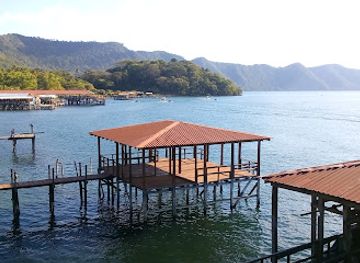 el-salvador/lake-coatepeque/restaurant/restaurante-el-faro-del-lago