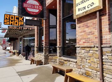 south-dakota/mount-rushmore/restaurant/black-hills-sauce-dough