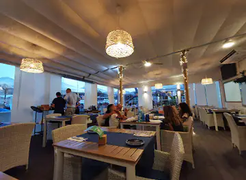 Moniques Bistro & Cafe