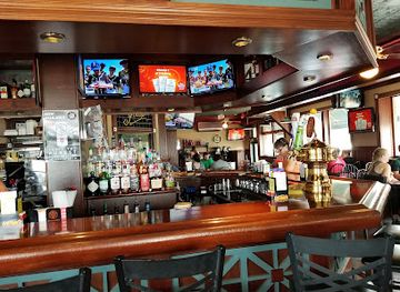 ohio/lake-erie-islands/restaurant/captains-corner-kelleys-island