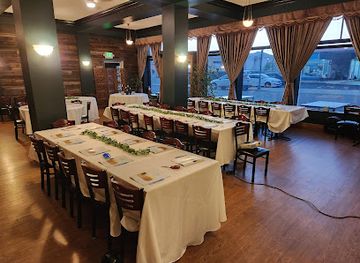 montana/yellowstone-national-park/restaurant/the-yellowstone-restaurant