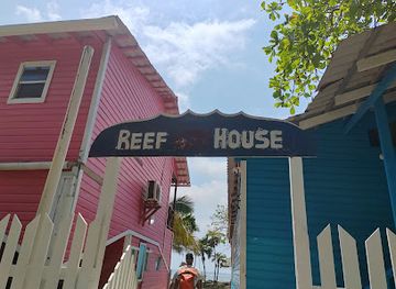 honduras/roatan/restaurant/good-island-tastes-restaurant