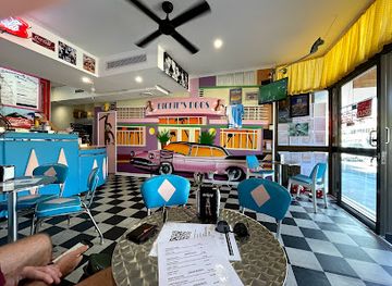 australia/airlie-beach/restaurant/dickie-s-dogs