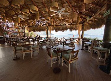 mexico/acapulco/restaurant/lupe-de-arena-restaurante-y-club-de-playa
