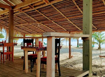 belize/dangriga/restaurant/h2v-beach-front-restaurant-and-bar