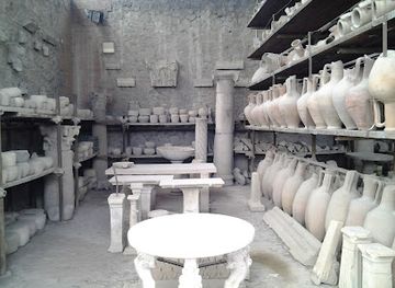 italy/pompeii/forum-of-pompeii/restaurant/vesuvio