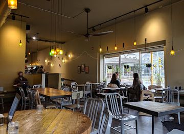 massachusetts/pioneer-valley/restaurant/the-roost