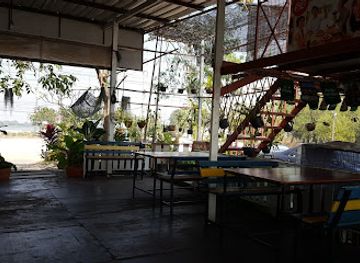 thailand/samut-prakan/restaurant/baan-a-lom-dee-shop