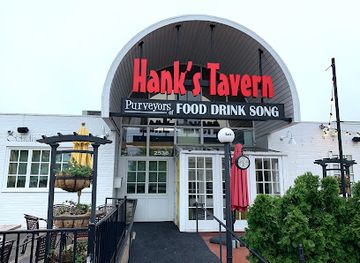 michigan/muskegon/restaurant/hank-s-tavern