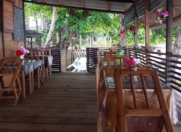 cameroon/south-region/restaurant/pieds-dans-l-eau