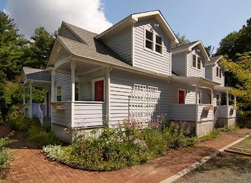 new-york/catskill-mountains/restaurant/catskill-rose-lodging-dining