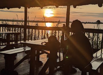 botswana/kasane/restaurant/sedudu-sunset-bar
