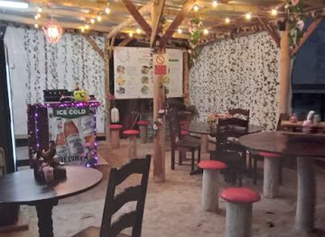 belize/caye-caulker/restaurant/em-s-hideaway