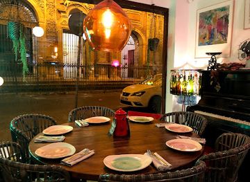 spain/seville/restaurant/contenedor-restaurante-en-sevilla