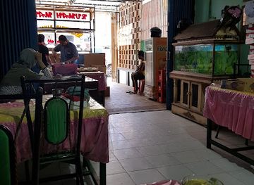 indonesia/west-sulawesi/restaurant/rumah-makan-sinar-kembar