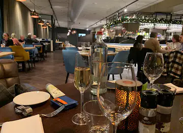 Restaurant Runway 26=08