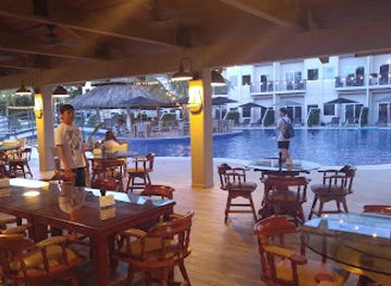 palau/ngchesar/restaurant/hungry-marlin-restaurant-bar-at-cove-resort-palau