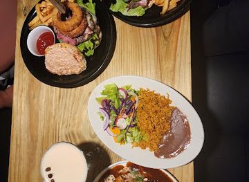 belize/vaca-plateau/restaurant/the-822-tavern