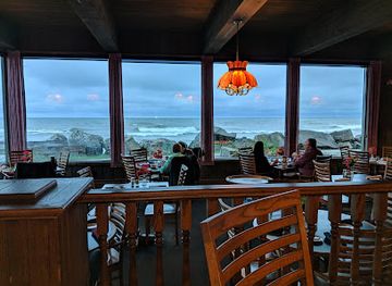 wisconsin/great-river-road/restaurant/water-s-edge-restaurant