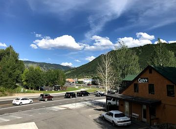 wyoming/jackson-hole/restaurant/cutty-s-bar-grill