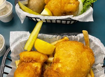 michigan/tahquamenon-falls-state-park/restaurant/brown-fisheries-fish-house