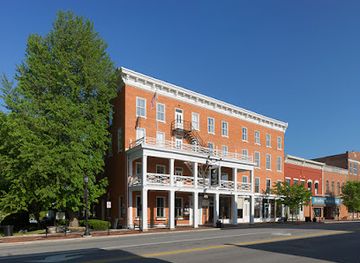 ohio/ohio-river-valley/restaurant/the-golden-lamb-restaurant-hotel