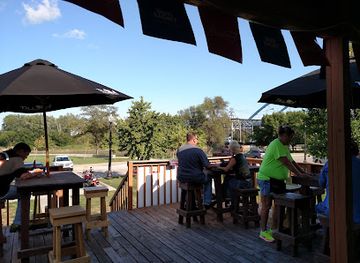 kansas/glaciated-region/restaurant/mueller-s-lockeroom