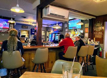 wisconsin/racine/restaurant/joeys-yardarm