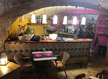 spain/girona/barri-vell-old-town/restaurant/la-lleona