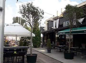 kosovo/mitrovica/restaurant/riverside