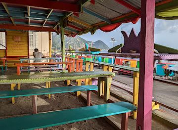 dominica/saint-andrew/restaurant/hi-rise-beach-bar