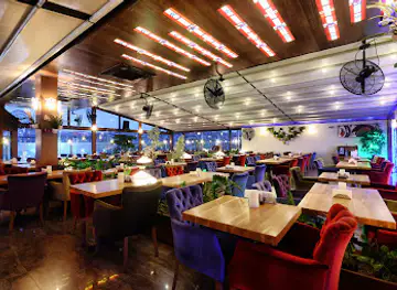 FLZ Cafe & Restaurant