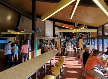 montana/yellowstone-national-park/restaurant/canyon-fountain-and-grill