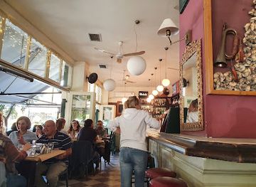 greece/thessaloniki/rotunda/restaurant/wall-by-wall