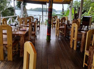 saint-vincent-and-the-grenadines/saint-david/restaurant/driftwood