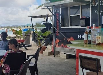 barbados/bridgetown/restaurant/follow-de-smoke