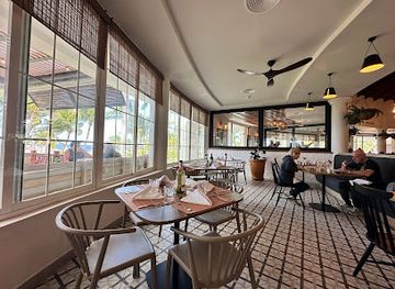 jamaica/runaway-bay-area/restaurant/the-round-island-food-market