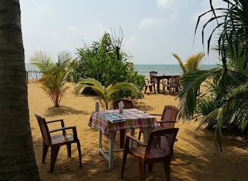 sri-lanka/kalutara-district/restaurant/happy-holiday-restaurant