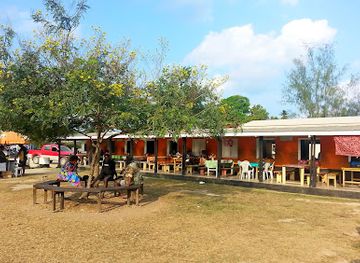 vanuatu/norsup/restaurant/meal-booths