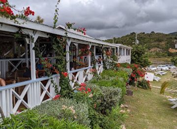 antigua-and-barbuda/saint-mary/restaurant/ffryes-beach-bar-dennis-restaurant