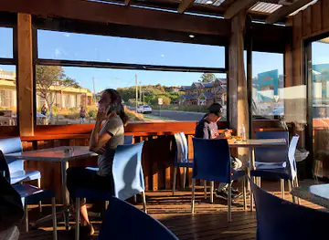 12 Rocks Beach Bar Cafe