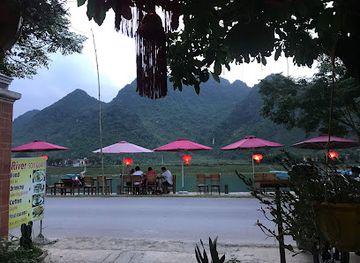 vietnam/north-central-coast/restaurant/river-son-quan