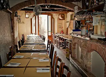 L'OSTERIA ACQUACHETA pranzo e cena tutti i giorni esluso il martedì e mercoledì L'OSTESSA E L'OSTE AUGURANO BUONA VITA