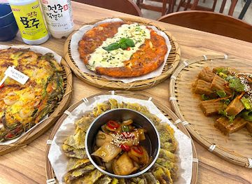 south-korea/jeonju/nambu-market/restaurant/jeonju-hanok-village-restaurant-jeonju-is-jeonju