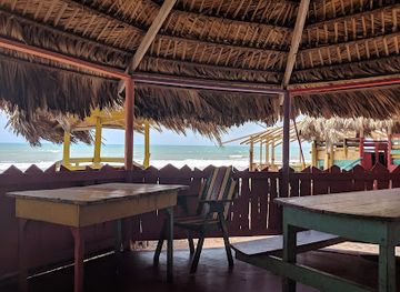 jamaica/south-coast/restaurant/little-ochie-seafood-restaurant-bar