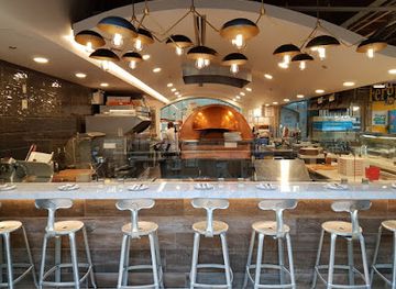 canada/winnipeg/the-forks/restaurant/red-ember-common